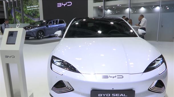 La Comisión Europea seguirá aplicando los aranceles a la importación de vehículos eléctricos desde China