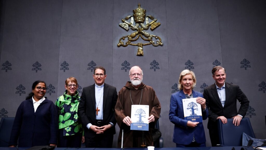 Iglesia católica debe indemnizar mejor a víctimas de abusos y admitir errores, según comisión
