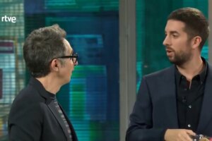 La Revuelta: Berto Romero se siente amenazado por David Broncano: "¿Qué presentador de televisión tiene una navaja?"