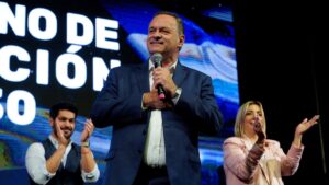 Elección presidencial de Uruguay se encamina a segunda vuelta; reforma de pensiones rechazada