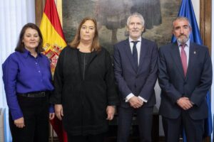La presidenta de la AVT afea a Marlaska en persona las "mentiras" tras la reforma que rebaja penas a presos de ETA