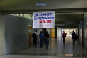 La represión vació seis pupitres más dentro de la UCV