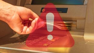 La sofisticada estafa que vacía las cuentas bancarias de los cajeros automáticos a través de los móviles