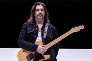 La sorpresa que le dio Juanes a una fanática que cantaba una de sus piezas (+Video)