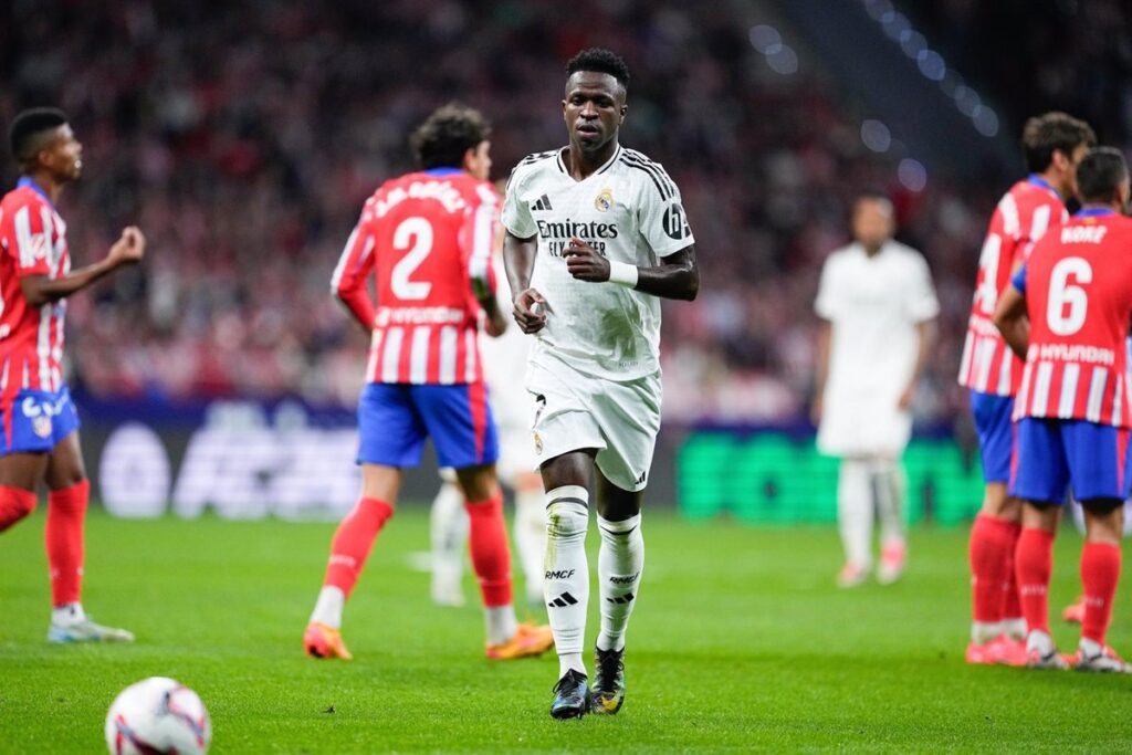 LaLiga denuncia a los "instigadores" de las campañas contra Vinícius en el derbi madrileño