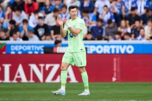Lewandowski desata al líder