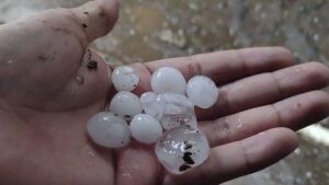 Lluvia con granizo sorprendió a los barquisimetanos (+video)