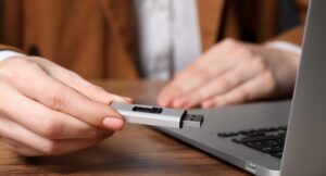 Lo que puede suceder si no expulsa correctamente la USB del PC; consecuencias inesperadas