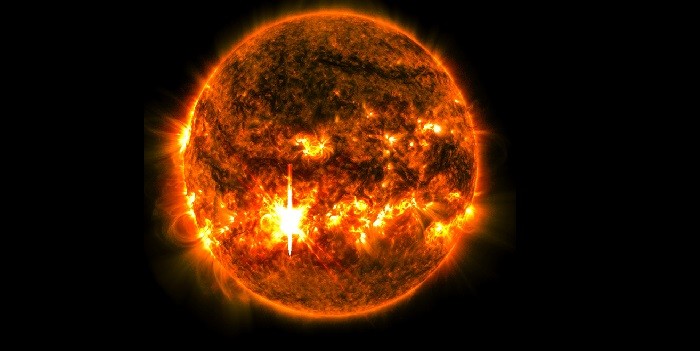 Logran medir el campo magnético de la corona solar en sus polos