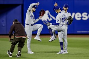 Los Dodgers de Los Angeles, a un paso de la Serie Mundial - AlbertoNews