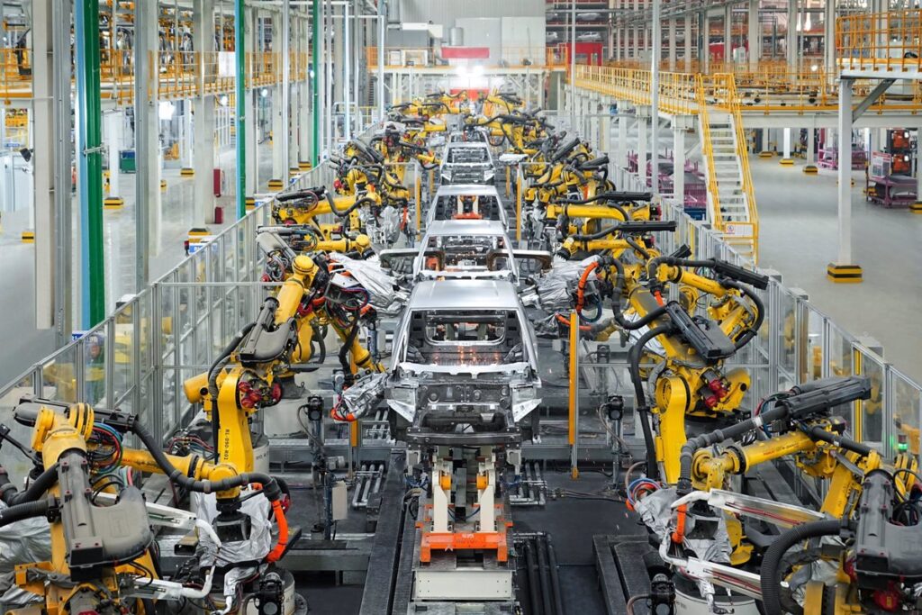 Los fabricantes chinos, cautelosos ante los aranceles, reiteran su compromiso de inversión en Europa