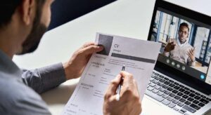 Los tres aspectos clave que deben estar en tu currículum para encontrar teletrabajo, según una experta del sector