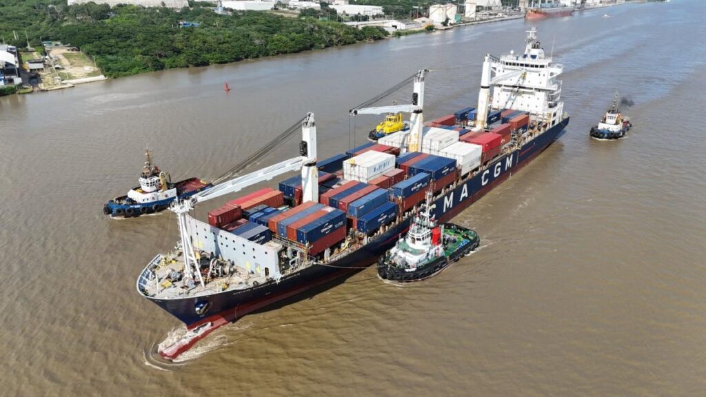 Luego de 11 horas, fue superada emergencia en la zona portuaria de Barranquilla, generada por el choque de un buque