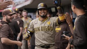Luis Arráez se impone a Othani y gana título de bateo de la Liga Nacional