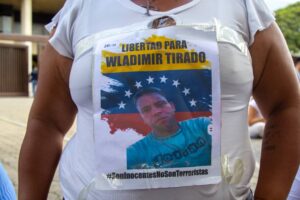 Madres de detenidos en protestas muestran la inocencia de sus hijos