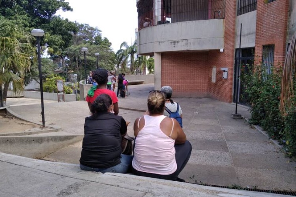 Madres denuncian golpizas contra adolescentes detenidos en retén de Caraballeda
