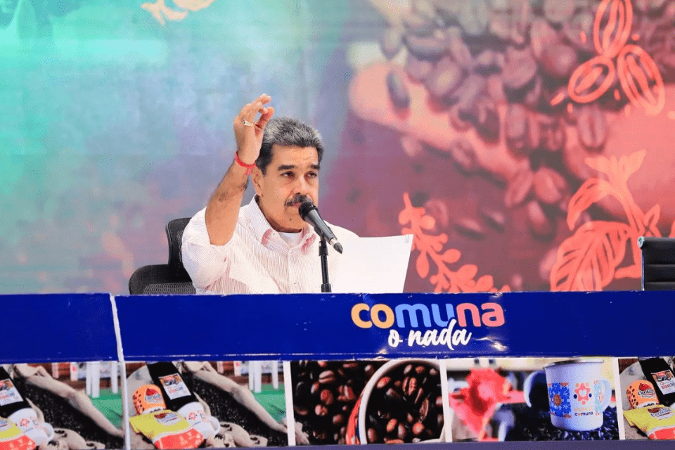Maduro fantasea con lograr destinar 70% del presupuesto a proyectos comunitarios