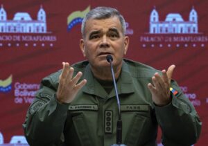 Maduro ratifica a Padrino López como ministro de Defensa, pero hace cambios en el Alto Mando Militar (+Detalles)