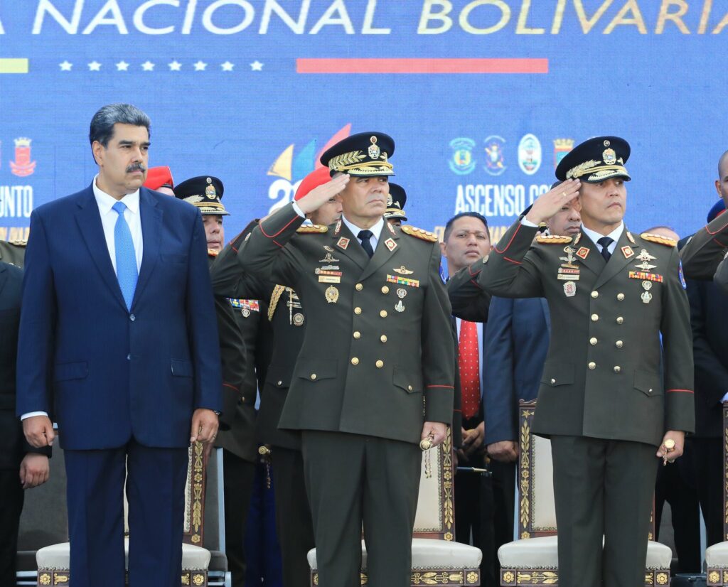 Maduro ratifica a Padrino López y hace cambios en el Estado Mayor Superior de la Fanb