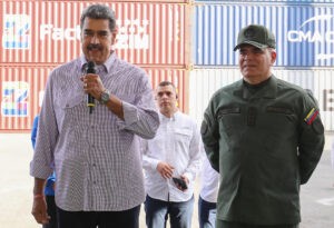 Maduro ratifica a Padrino como Min-Defensa y nombra nuevos comandantes de la FANB
