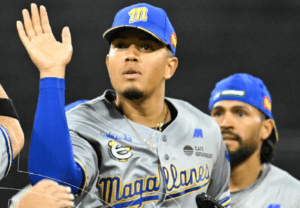 Magallanes le propinó nueve arepas a nuestros campeones en el juego inaugural