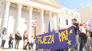 Manifestación frente al Congreso contra el abuso de la temporalidad en el empleo público