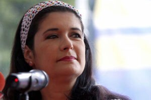 Mary Pili Hernández dice que su generación está obligada a pedirle perdón de rodillas a los jóvenes venezolanos (+Video)