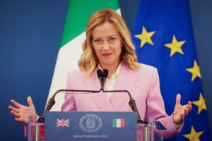 Meloni cita a los "afines" a su política migratoria a una reunión con Von der Leyen previa a la cumbre a 27