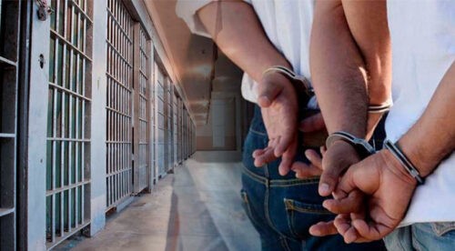 Menor queda detenida con dos adultos tras abandonar a su bebé