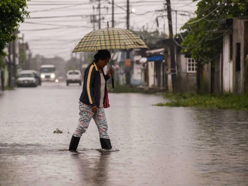 México espera lluvias muy fuertes en al menos 10 estados por el paso de Kristy - AlbertoNews