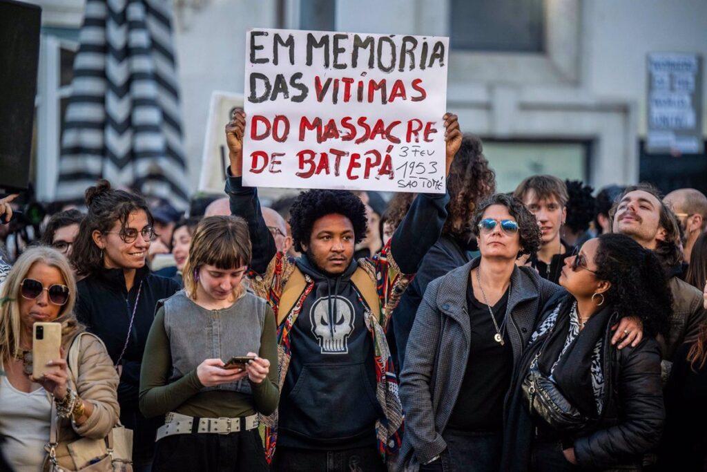 Miles de personas protestan en Lisboa por la muerte de un hombre por disparos de la Policía