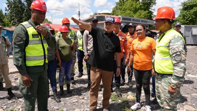 Ministro Cabello supervisa avances de trabajos en Cumanacoa