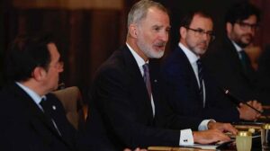 Ministro español exige a Venezuela que respete a la monarquía