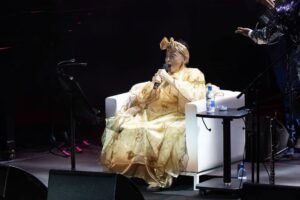 Omara Portuondo se retira definitivamente de los escenarios tras su desmayo en Barcelona