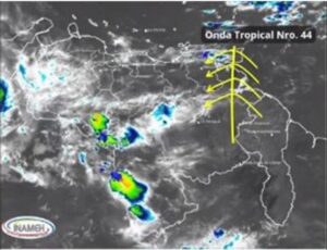 Onda tropical 44 traerá intensas lluvias y tormentas eléctricas al país