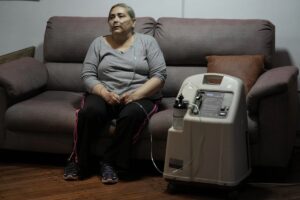 Pacientes con cáncer y enfermedades crónicas en riesgo por cortes de luz en Ecuador