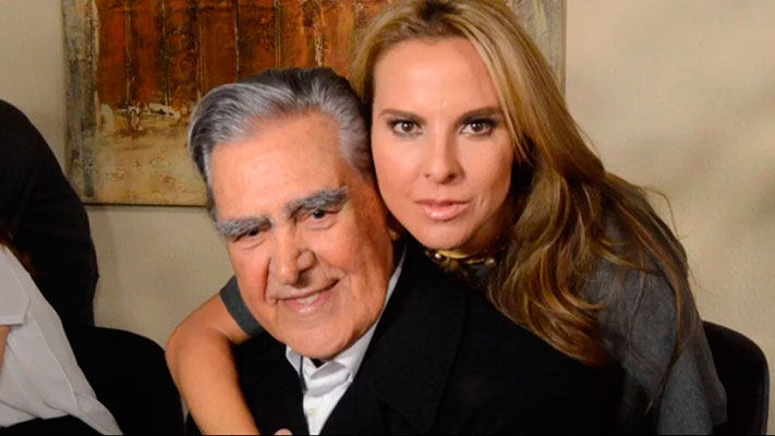 Padre de Kate del Castillo fue hospitalizado de emergencia