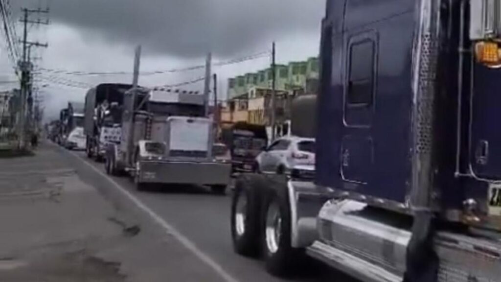 Pánico entre pasajeros de un bus en la vía Panamericana por hombres armados que los amenazaron y los robaron