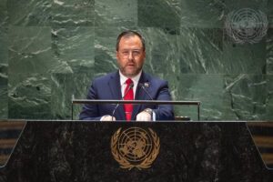 "Parece orgulloso de colocarse a la derecha del PP"