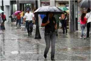 Paso de onda tropical número 44 causará fuertes lluvias en el país