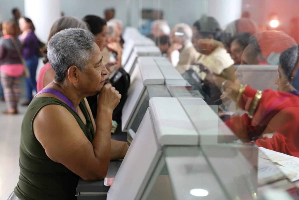 Pensionados del IVSS reciben $6,62 este lunes: mes de noviembre y un mes de aguinaldo