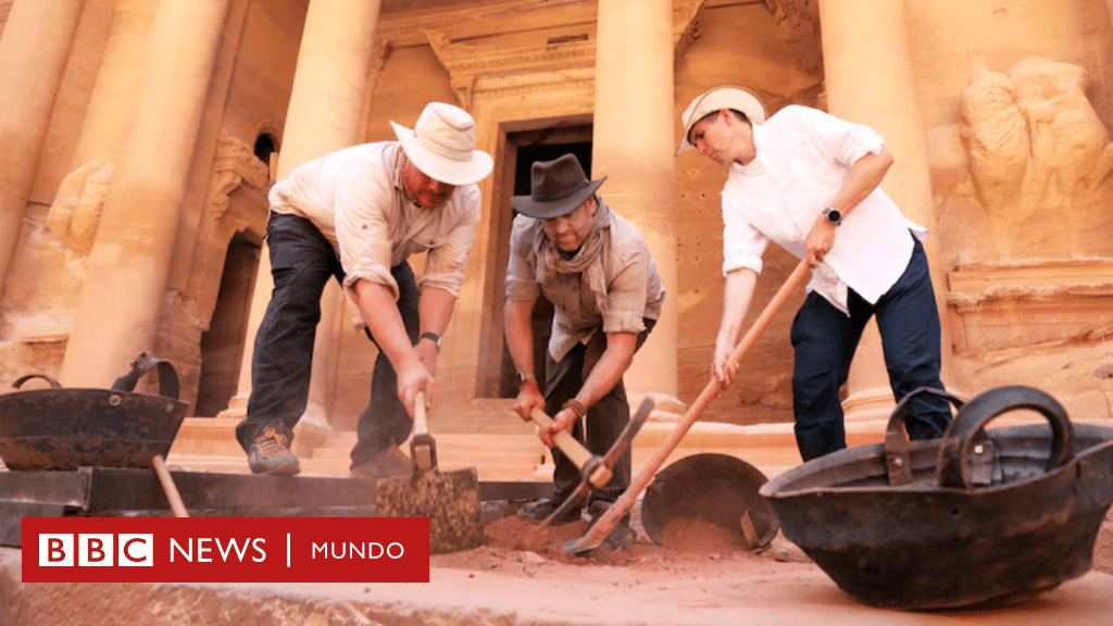Petra: el descubrimiento de una tumba intacta con 12 esqueletos en los enigmáticos restos que fascina a los arqueólogos