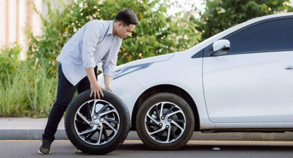 Por qué no es seguro andar con una llanta de repuesto en carro: hay peligro real