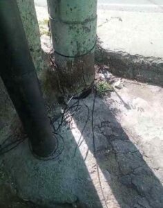 Poste a punto de caer en Pariata