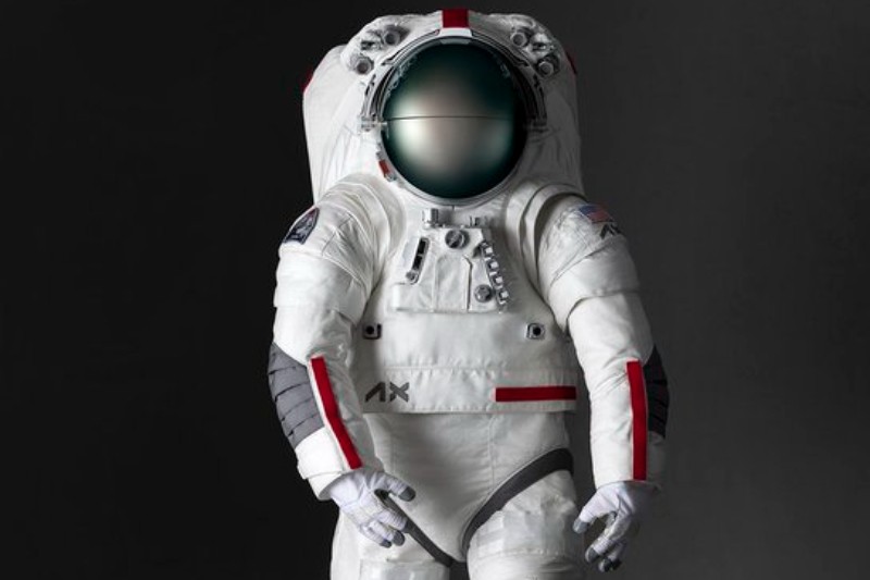 Prada vestirá a los astronautas de la misión luna Artemis III con trajes más "cómodos y estéticos"