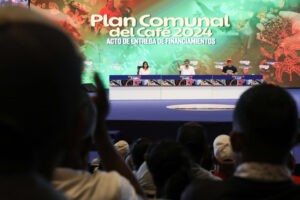 Presidente Maduro entregó 15 millones de dólares a productores de café - Yvke Mundial