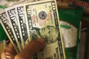 Proponen un "salario de arranque" de USD$ 200 para los trabajadores