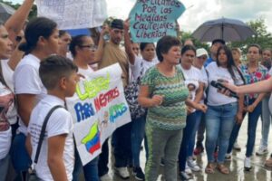 Protestan en Tocuyito por las inhumanas condiciones de reclusión a presos políticos detenidos tras las elecciones (+Video)