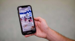 Qué es el "scroll infinito" y por qué el PSOE quiere cambiar TikTok e Instagram para siempre