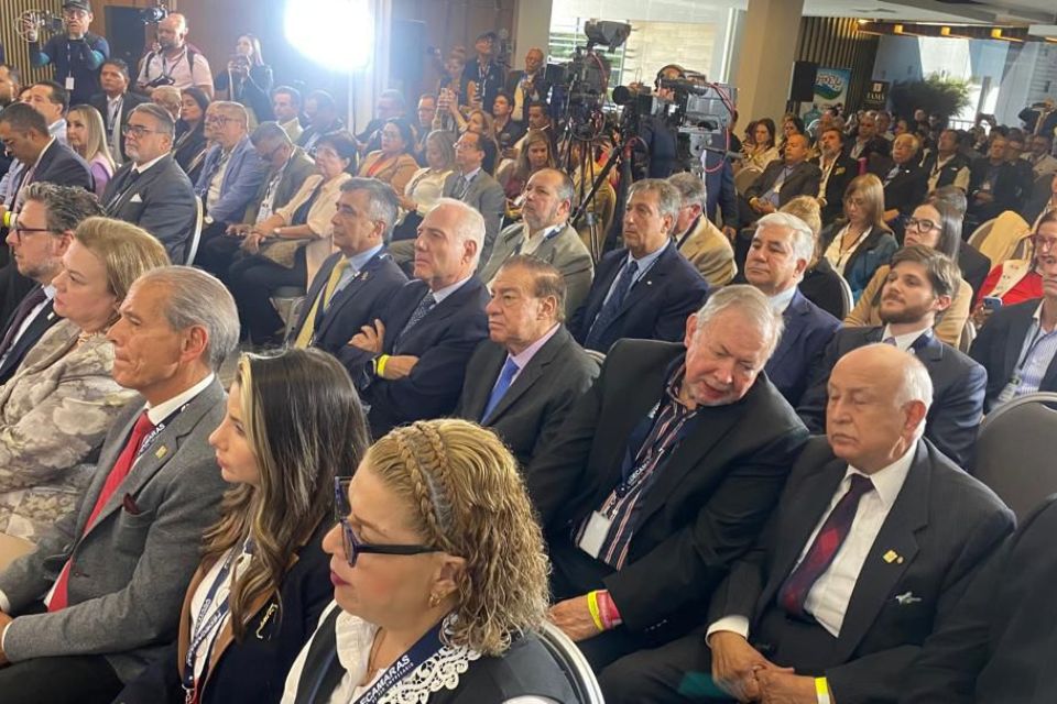 Representantes de Fedecámaras buscan impulsar el turismo en la región central